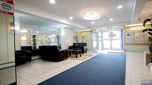 Foto del edificio - 333 Grand Ave