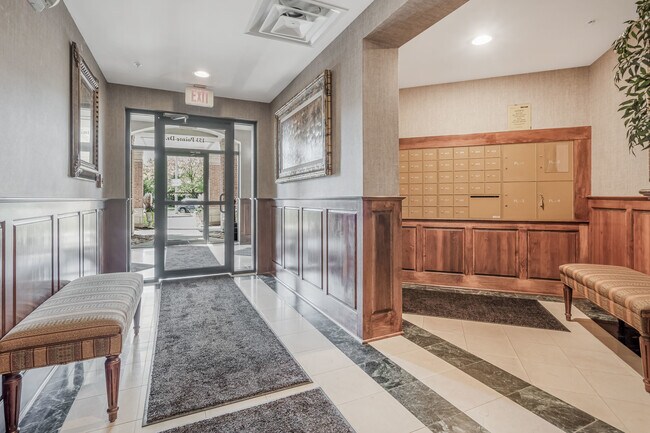 Building Photo - 153 Pointe Dr