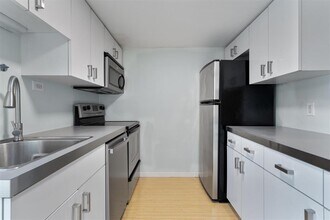Building Photo - 300 Crockett St