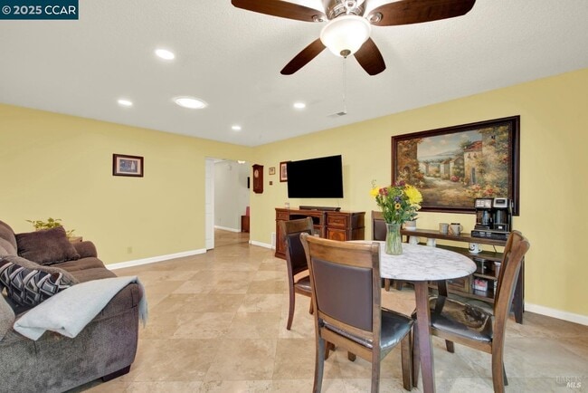 Foto del edificio - 139 Pepperwood St
