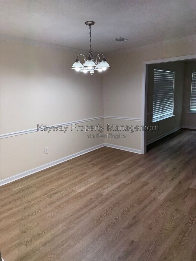 Foto del edificio - 615 Goodale Ln