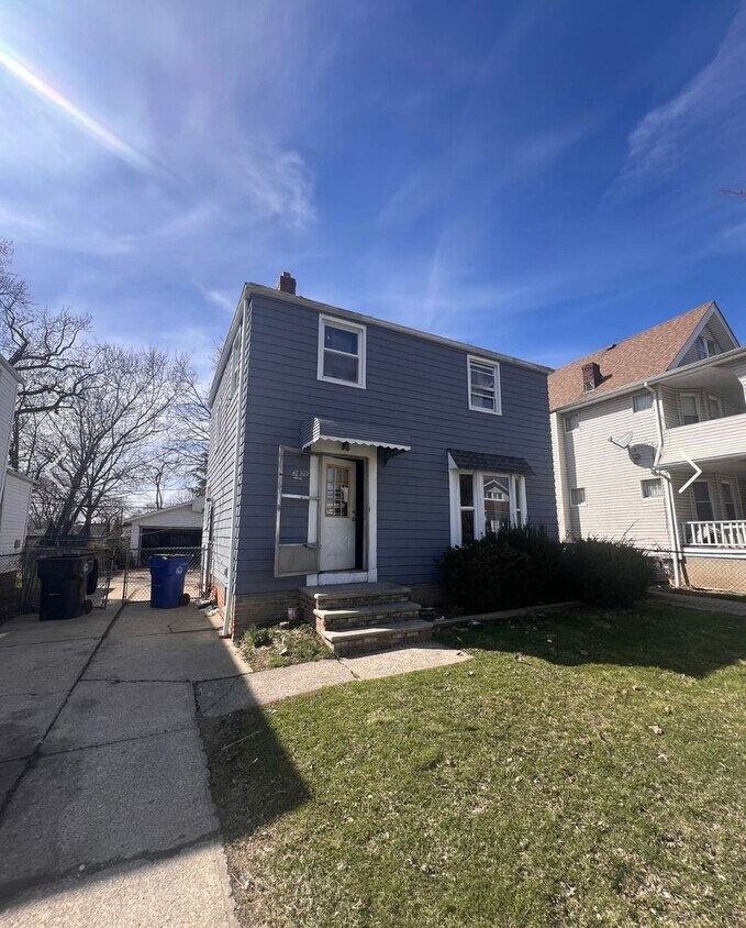 Foto principal - 3878 E 143rd St