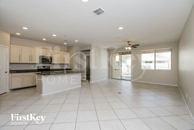 Foto del edificio - 9324 W Jones Ave