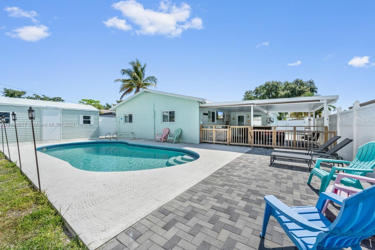 Primary Photo - 833 NW 9th Ave