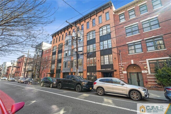 Building Photo - 83 Monroe St