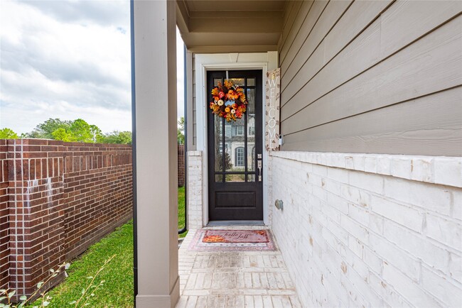 Building Photo - 5605 Hyde Park Dr