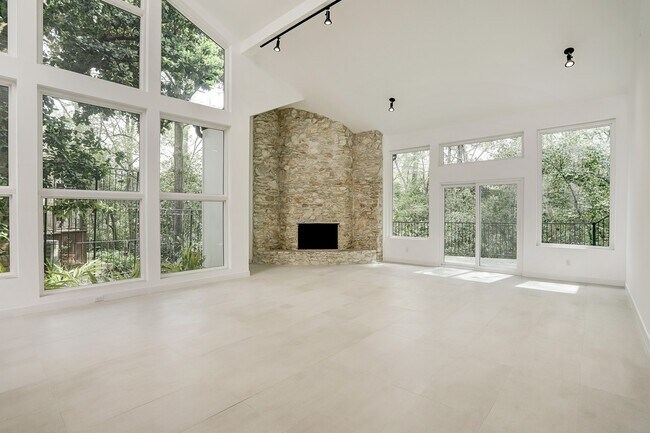 Building Photo - 111 Glynn Way Dr
