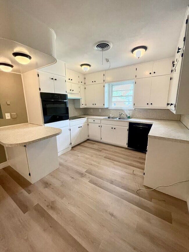 Foto del edificio - 5430 Beaumont Ave