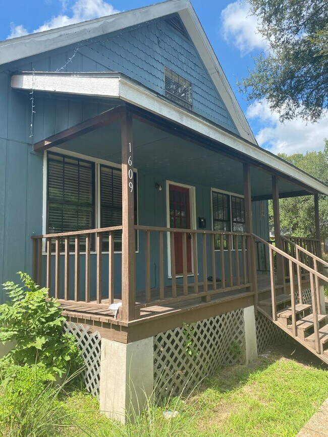 Foto del edificio - 4/3 Home in Clarksville! Incredible location! Available for August Prelease