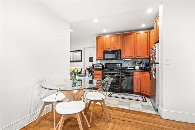 Building Photo - 48 Robinwood Ave