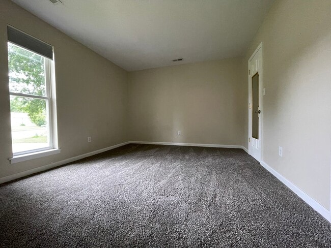 Building Photo - Living on Lakewood!