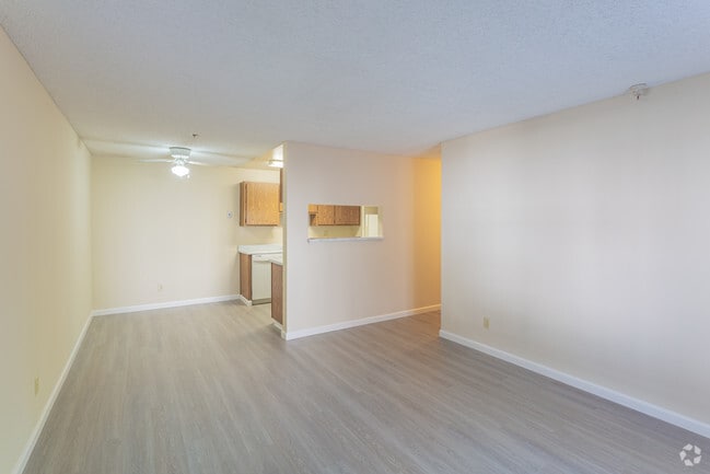 Living Room - Willowbend Apartments