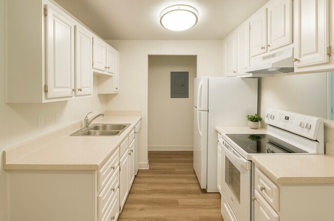 Building Photo - Emerald Pointe