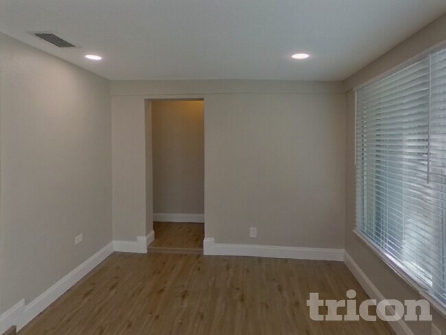 Foto del edificio - 1641 Patlin Cir N