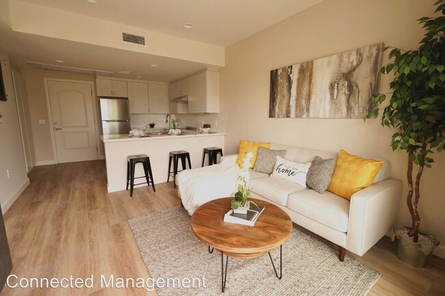 Building Photo - 2 br, 2 bath Apartment - 360 E Gladstone St