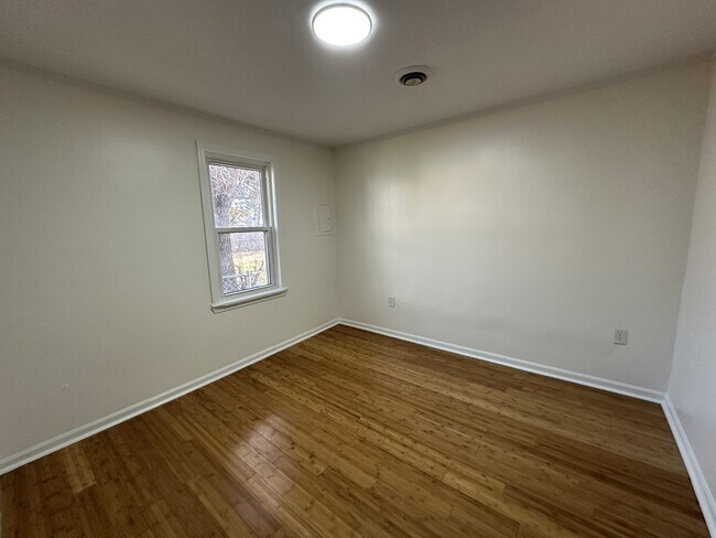 Foto del edificio - 1102 Sandy Hollow Rd