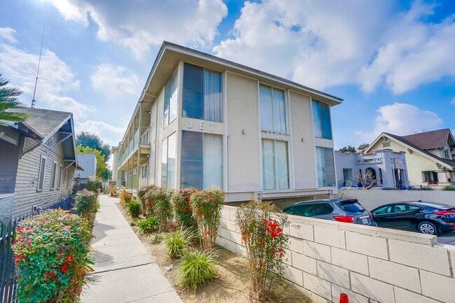 Punto de vista - 1106 Leighton Ave (B)