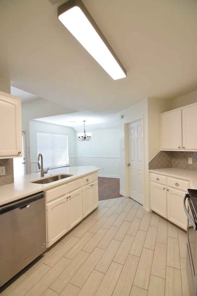 Building Photo - 4613 Danbury Dr