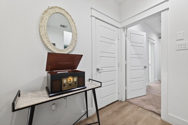 Vestíbulo - 523 Schweikhardt St