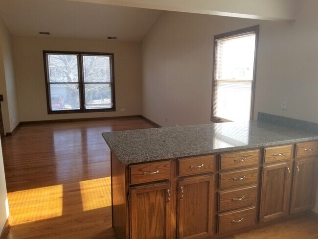 Building Photo - 1112 Buttonwood Dr