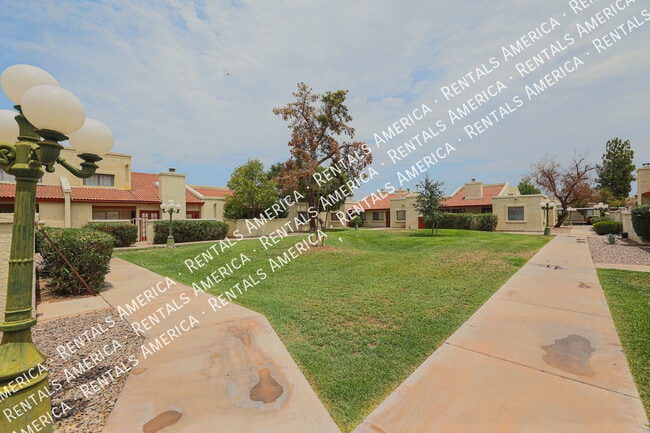 Building Photo - 633 W Southern Ave