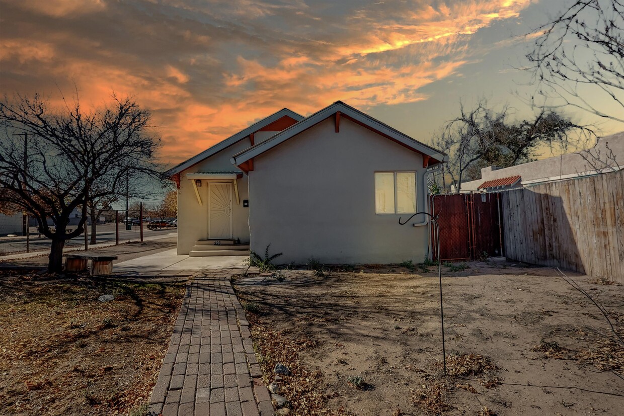 Primary Photo - 223 Stanford Dr SE