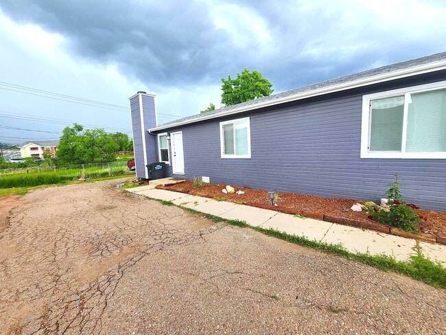Loomis Ave (4450) - Loomis Ave (4450) Apartment