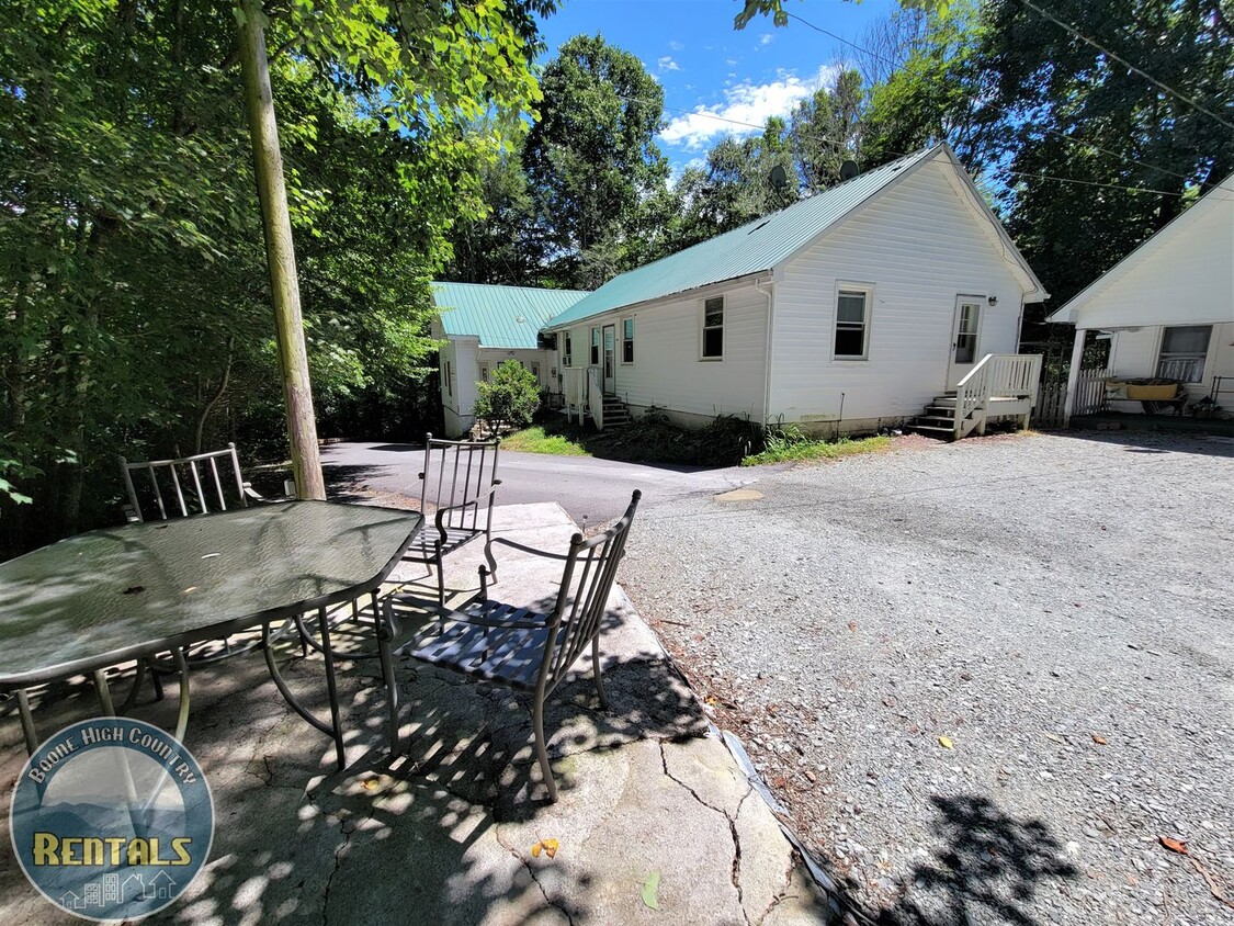 Foto principal - Two Bedroom Duplex Located on Shulls Mill ...