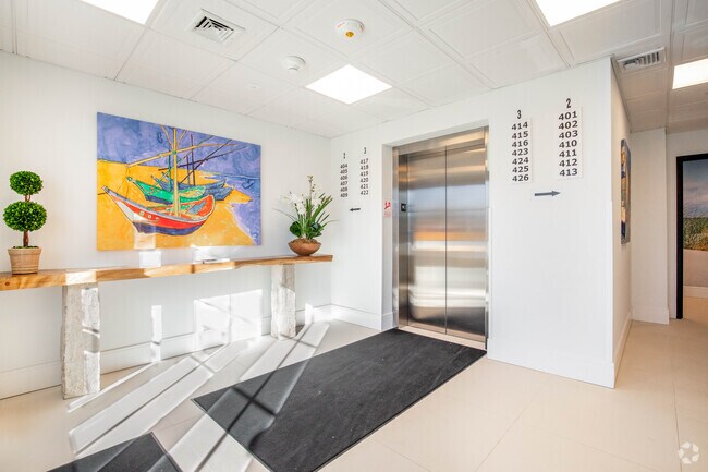 Los Lofts en Maple &amp; Main - Vestíbulo - The Lofts at Maple & Main