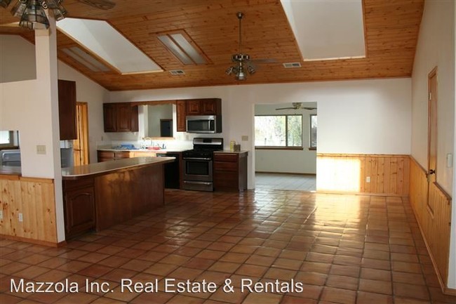Building Photo - 3 br, 2 bath House - 1144 Mountain Valley
