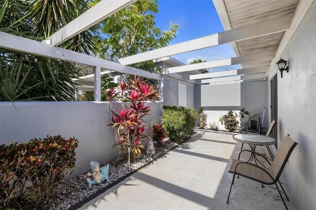 Building Photo - 276 Cerromar Way S