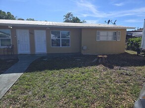 Building Photo - 1871 Palm Acres Dr