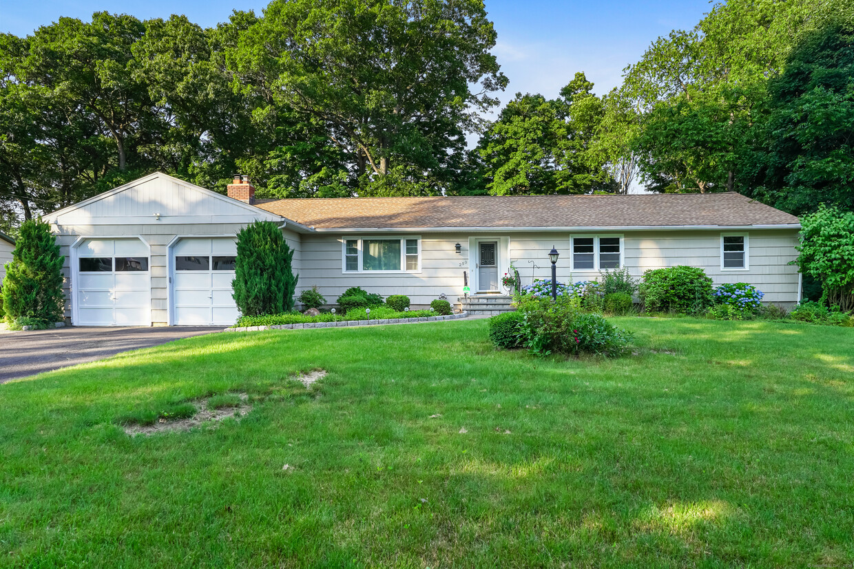 Primary Photo - 250 Lockwood Rd