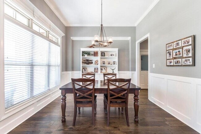 Foto del edificio - 305 Pine Trace Ln