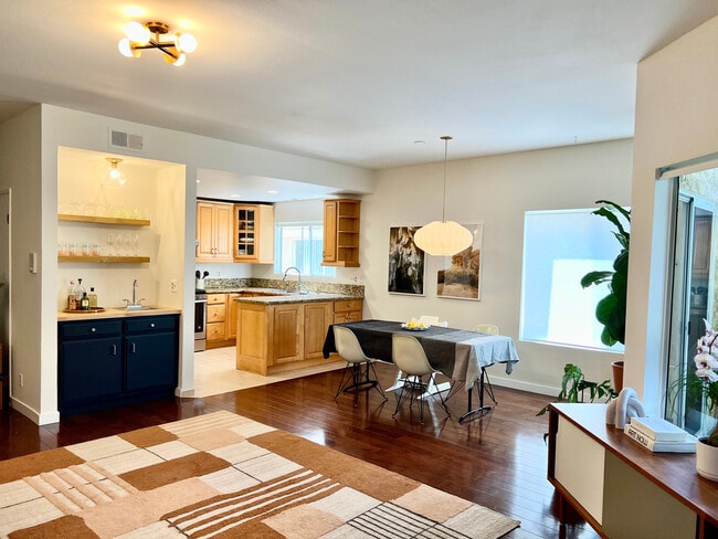 Building Photo - 11831 Courtleigh Dr