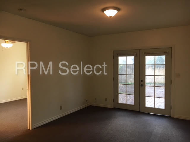 Building Photo - 1450 Rosewood Ln