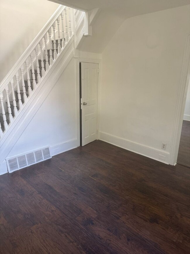 Foto del edificio - Charming 2 bedroom 1 bathroom, recently re...