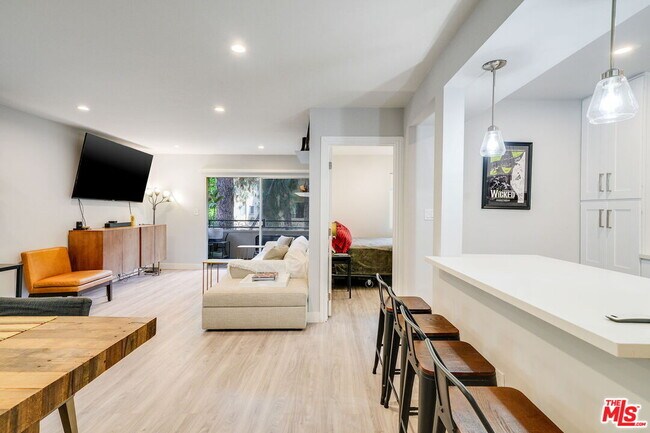 Foto del edificio - 6728 Hillpark Dr