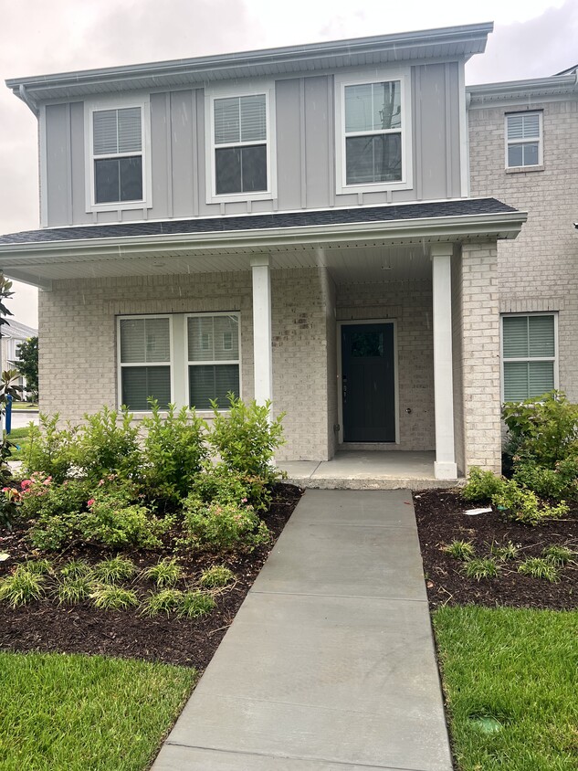 Foto principal - 204 Douglas Bend Rd