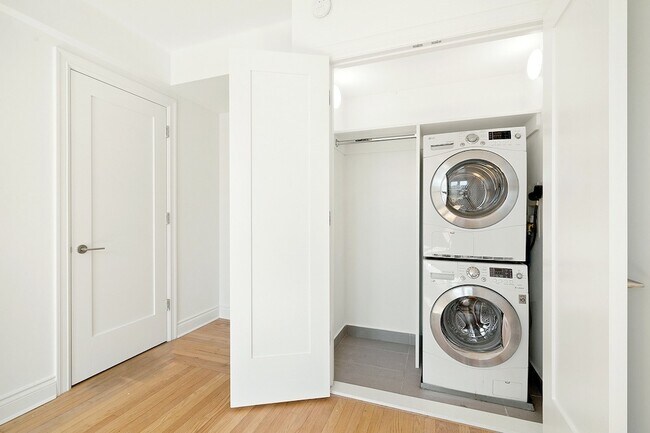 Foto del edificio - 301 E 21st St