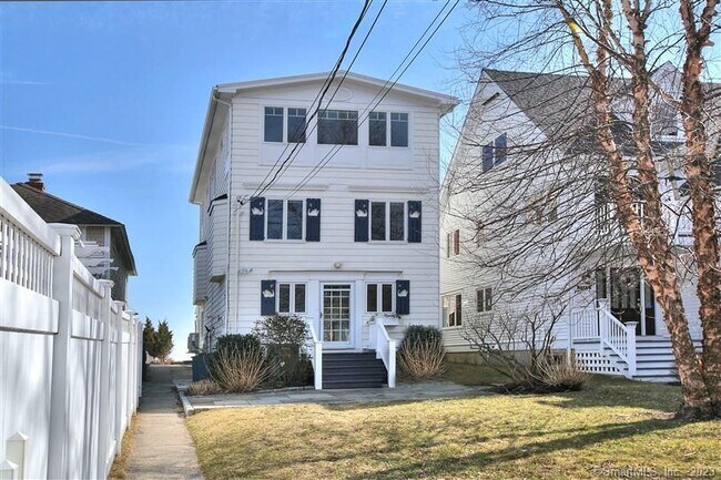 Building Photo - 1141 Fairfield Beach Rd