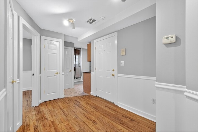 Foto del edificio - 319 Monmouth St