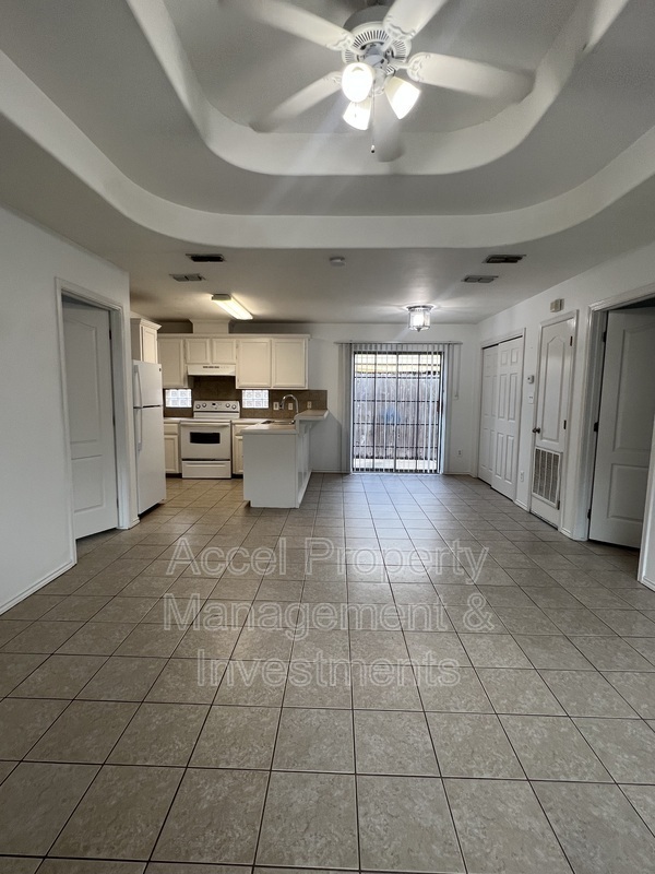 Building Photo - 1004 Fort Hood Ave