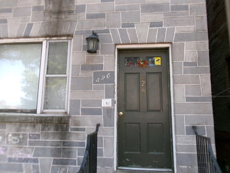 Primary Photo - 426 E King St