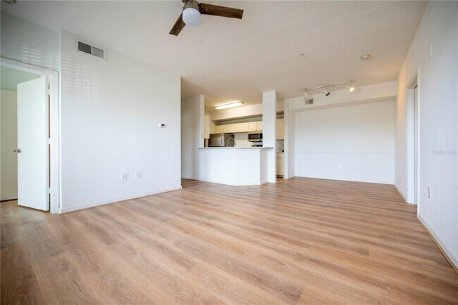 Foto del edificio - 5554 Metrowest Blvd