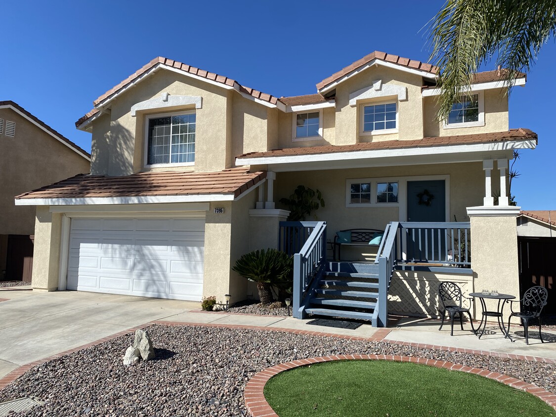 2 Story - 7395 Ayers Rock Rd