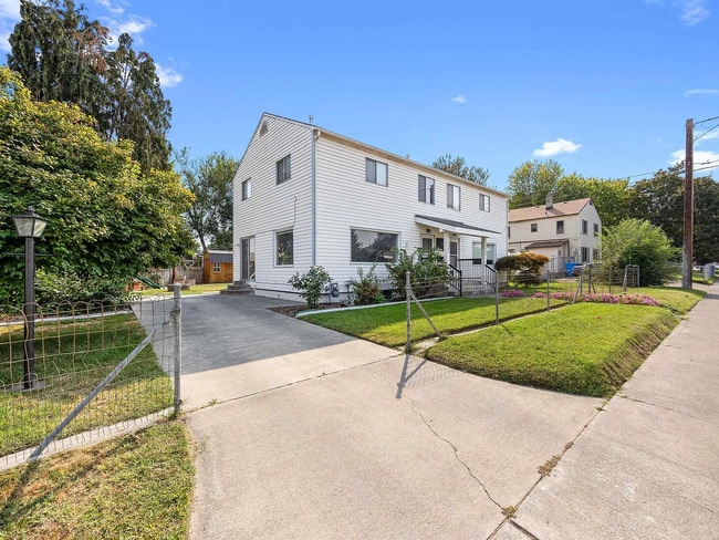 Building Photo - 1207 Putnam St