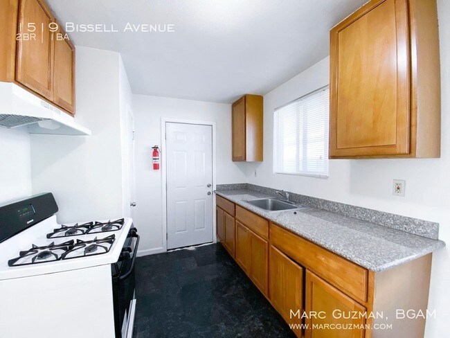 Building Photo - Top Floor Apartment Two Blocks from BART