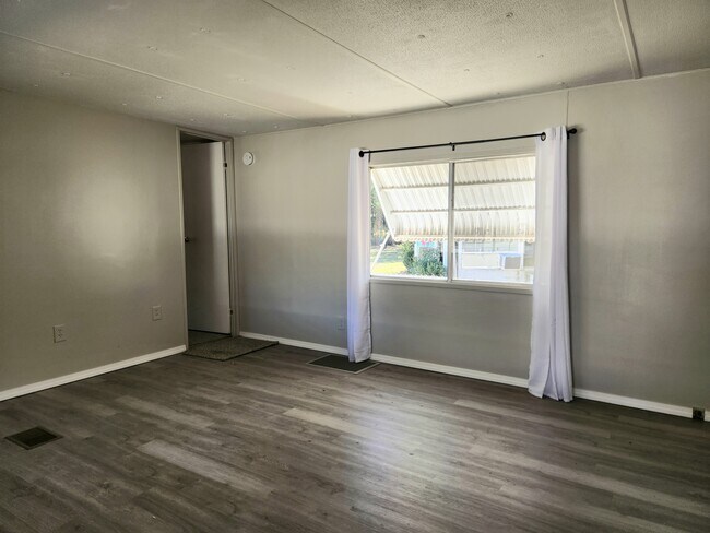 Building Photo - 922 S Sunfish Ave