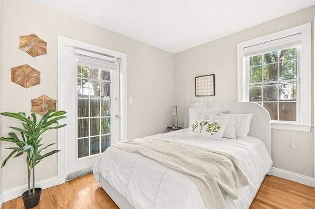 Building Photo - 749 Somerville Ave